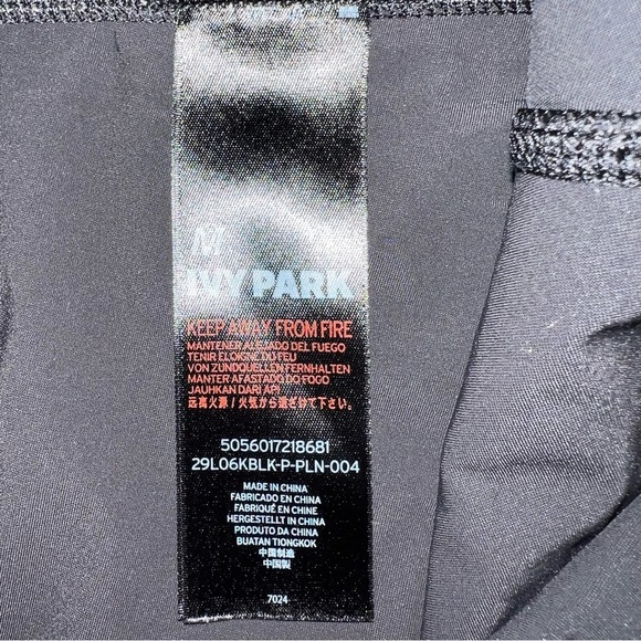 IVY PARK Black Sculpted Leggings Size Medium - Picture 6 of 9
